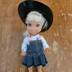 Small Cowgirl Barbie Chic Boutique 2006